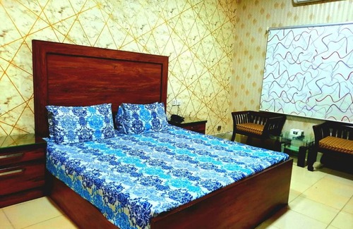 Karachi Hotel | Best Couple Coprtive Guest House