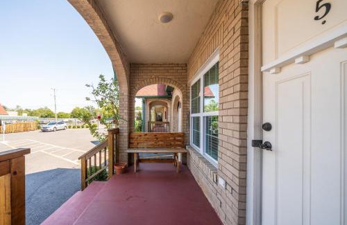 Hot Springs Hotel | Best Court