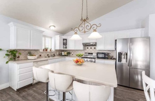 Farmington House | Best Elegant Home: Lagoon/Western Sports Park/Skiing Resorts