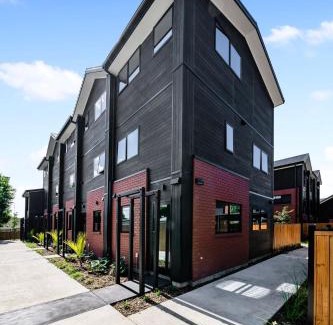 Henderson House | Best in the West New Stunning TownHouse Henderson