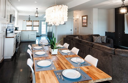 Hamilton House | Best Kept Secret Fire pit, Hottub, with Stunning lake Views!