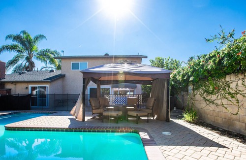 Fountain Valley House | Best location! Charming staycation w/ pool, Near Disney, Sleeps 10