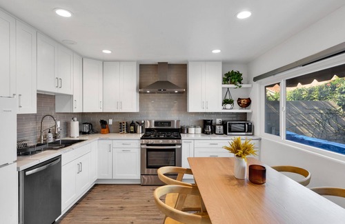 Fountain Valley House | Best location! Charming staycation w/ pool, Near Disney, Sleeps 10
