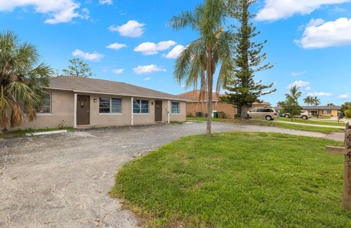 Caloosahatchee Apartment | Best location in Cape Coral!