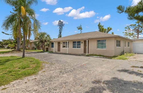 Caloosahatchee Apartment | Best location in Cape Coral!