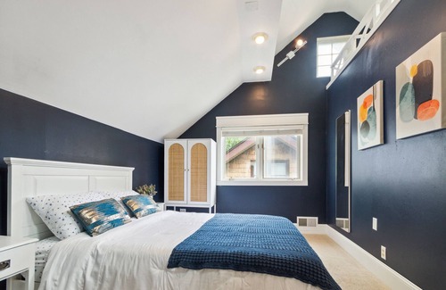 Madison House | Best Location in the Heart of Madison! Pet-Friendly and Perfect for Remote Work