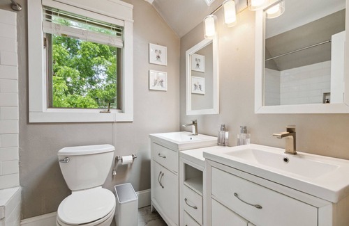 Madison House | Best Location in the Heart of Madison! Pet-Friendly and Perfect for Remote Work