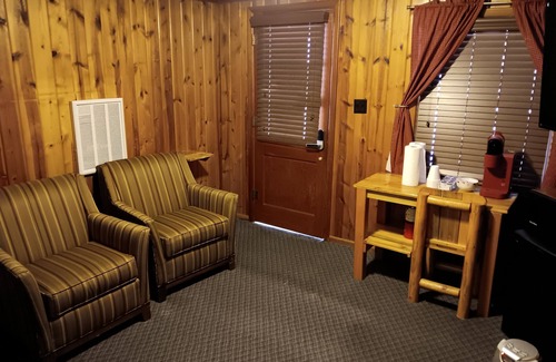 Hill City Cabin | Best location in the Black Hills! Walk to Hill City, 15 Minutes to Mt Rushmore
