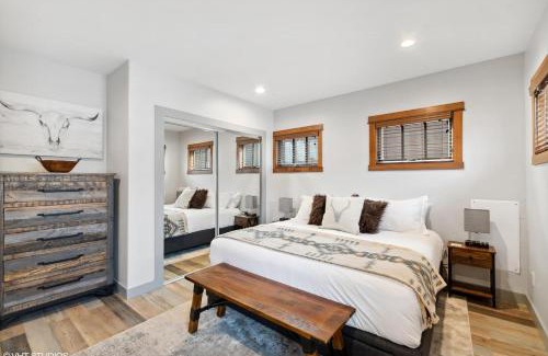 Whitefish House | Best Location! Walkable30 Min To Gnp5 Min Lake