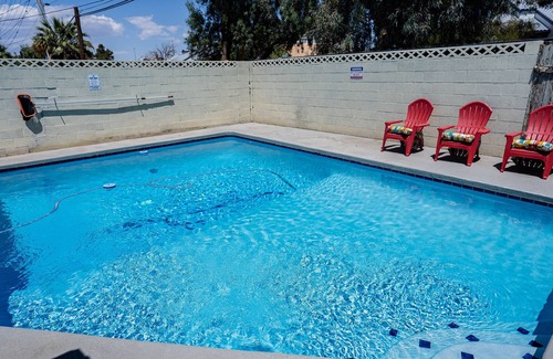 Rancho Oakey House | Best of Las Vegas Getaway | Sparkling Pool