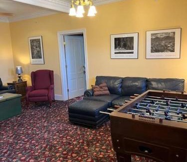 Daniels Hill Apartment | Best of My Love - CA King Size Bed+ - Sleeps 2-4