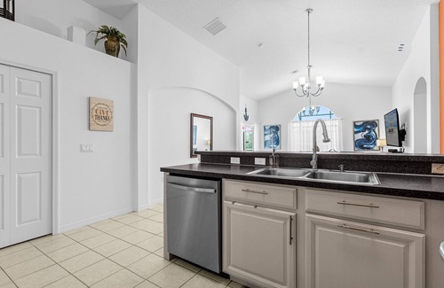 Highgate Park House | Best of Orlando Relaxing Quiet Pool Vacation Home