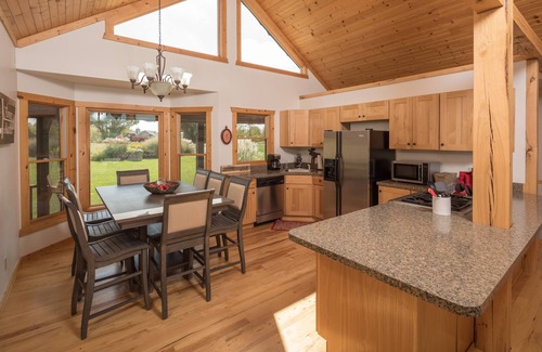 The Galena Territory House | Best on Bayward – King Beds, Hot Tub, Pool Table & Fireside Fall Nights!