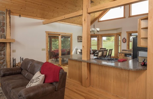 The Galena Territory House | Best on Bayward – King Beds, Hot Tub, Pool Table & Fireside Fall Nights!