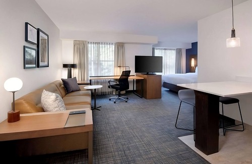 Alpharetta Hotel | Best Place to Stay in Alpharetta! Free Grab & Go Breakfast, Pets Allowed!