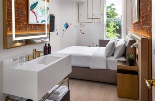 Beaconsfield Village House | Best Place to Stay in Toronto! On-Site Restaurant, Pet-Friendly