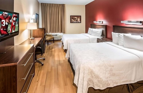 East Garden City House | Best Place to Stay in NYC! 2 Pet-Friendly Units, Near Nassau County Aquatic Center!