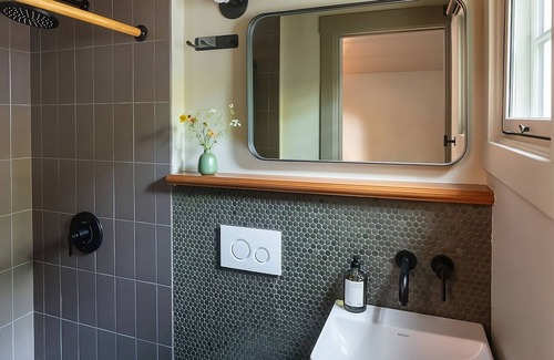 Guerneville Hotel | Best Place to Stay in Guerneville! Free Parking, Near Sunset Beach County Park