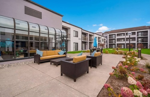 Auburn Hills Hotel | Best Place to Unwind! THREE Modern Units, Pet-friendly, Indoor Swimming Pool!