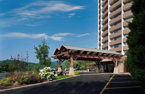 Gatlinburg Hotel | Best Place to Unwind! Private Balcony, Indoor Pool, Parking, Pet-Friendly!