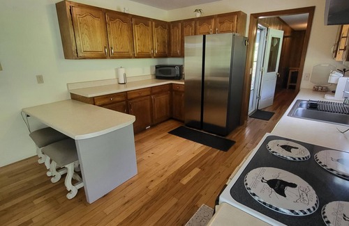 Andrews House | BEST porch view of the Smokies! AMAZING creekside fire pit, Master suite!