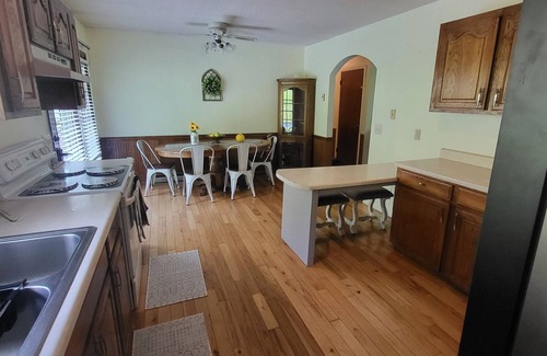 Andrews House | BEST porch view of the Smokies! AMAZING creekside fire pit, Master suite!