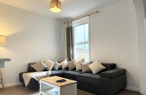 Southsea House | BEST PRICE! - Perfect Contractor Accommodation - Up to 7 Guests