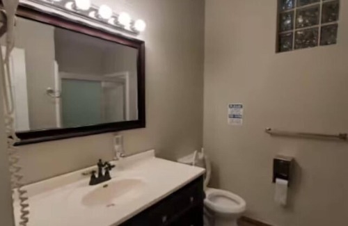 South Loop Hotel | Best Private Room in Downtown | Free Coffee