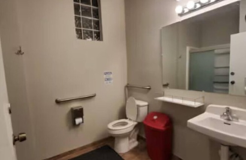 South Loop Hotel | Best Private Room in Downtown | Free Coffee