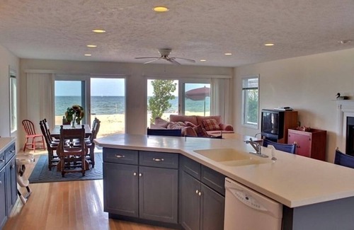 Macatawa House | Best Rental Cottage in Lake Macatawa! Perfect for families