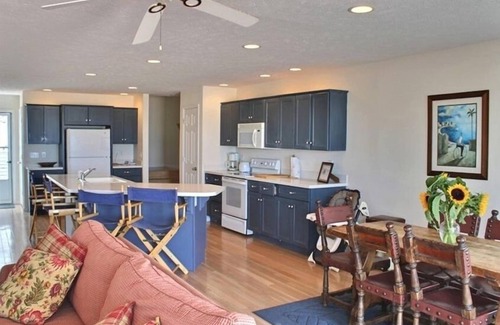 Macatawa House | Best Rental Cottage in Lake Macatawa! Perfect for families