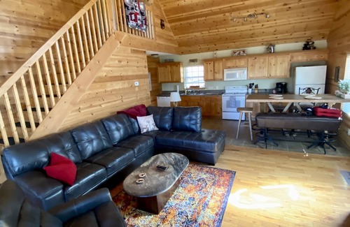 Blairsville Cabin | Best Reviews at Four Friends’ Cabin. Last Minute Deals! License 011332