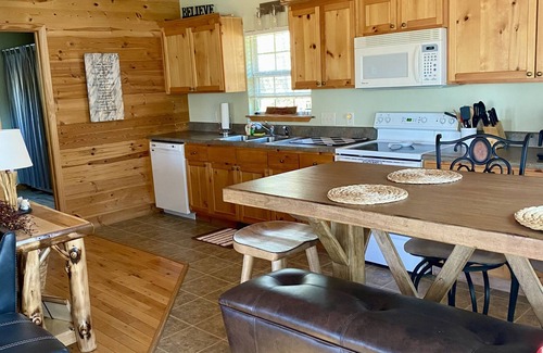 Blairsville Cabin | Best Reviews at Four Friends’ Cabin. Last Minute Deals! License 011332