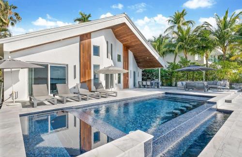 North Bay Village Villa | Best Sunset Bayfront with pool & Jacuzzi
