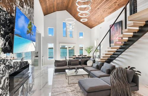 North Bay Village Villa | Best Sunset Bayfront with pool & Jacuzzi
