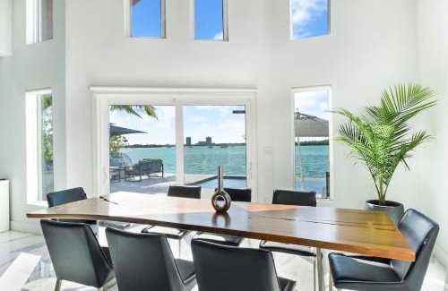 North Bay Village Villa | Best Sunset Bayfront with pool & Jacuzzi