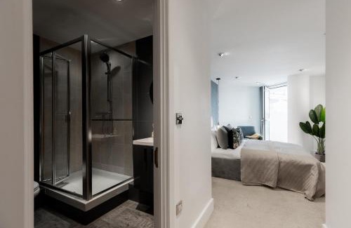 Vauxhall Apartment | BEST THAMES VIEW in TOWN! LARGE LUXXE NOMAD DESIGN FAMILY HOME