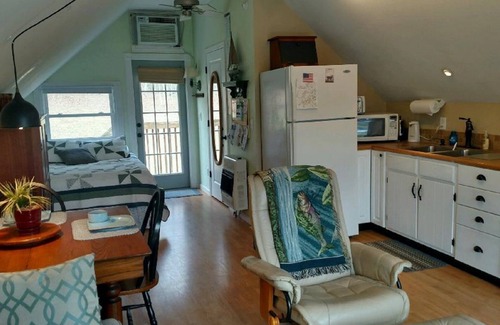 Franklin Apartment | Best Vacation Mountain Experience/* Forestry Student Special*