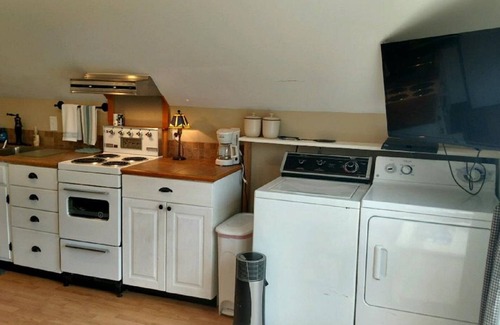 Franklin Apartment | Best Vacation Mountain Experience/* Forestry Student Special*