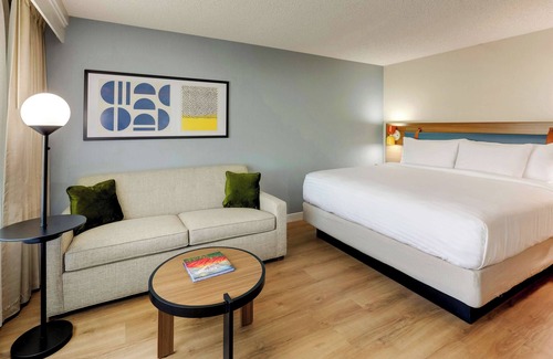 Mayo Clinic Hotel | Best Value, Quality Stay! w/Pool, Near Rio Montana Park, Pet-Friendly