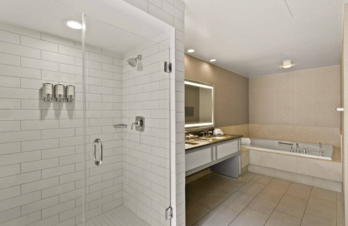 Downtown Baltimore Hotel | Best Value, Quality Stay! Close to M&T Bank Stadium, Pet-Friendly, w/Pool