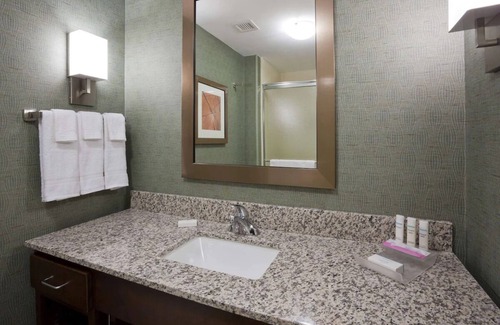 Kutzky Park Hotel | Best Value, Quality Stay! 2 King Bed Deluxe Units, Indoor Pool!