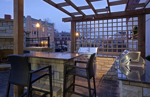 Kutzky Park Hotel | Best Value, Quality Stay! 2 King Bed Deluxe Units, Indoor Pool!