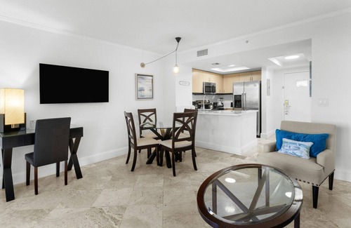 Coconut Grove Hotel | Best Value, Quality Stay! 4 Comfortable Units, Kitchen, Onsite Pool