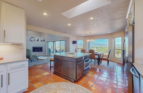 Westside House | Best view in town. Minutes away from Old town and the Albuquerque zoo