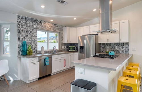 Racquet Club West House | Best Views! Golden Girls themed House. Pool and Spa!