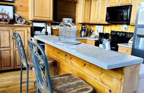 Helen Cabin | BEST Views in North Georgia Mts - Hot-Tub Pets OK