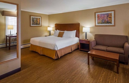 Bennington House | Best Western Bennington - Deluxe King Bed #4