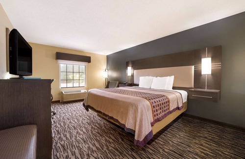 Perry Hotel | Best Western Bradbury Inn & Suites