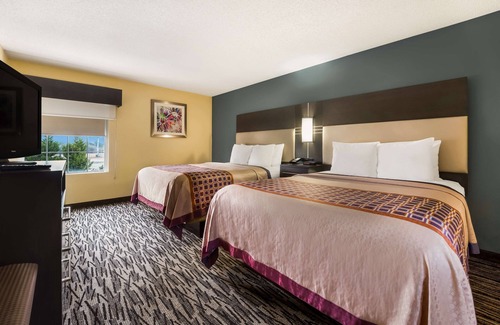 Perry Hotel | Best Western Bradbury Inn & Suites